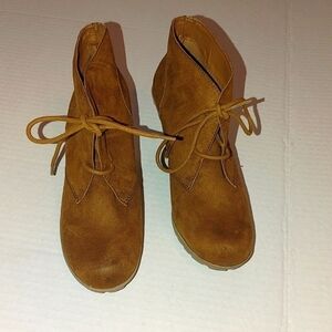 Vintage White MT.  Lace Up Wedges Faux Suede Size 6.5. Excellent shape!